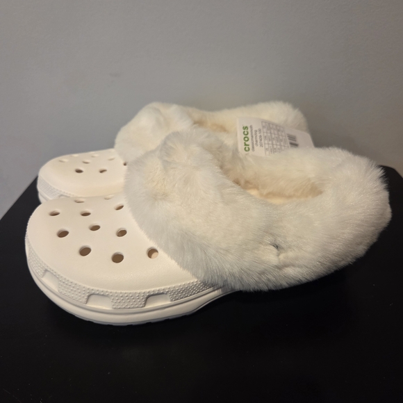 CROCS Slippers with Cream Faux Fur - Picture 2 of 5